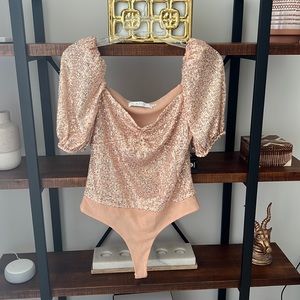 Astr the label sequin bodysuit with puff sleeves - women’s size M